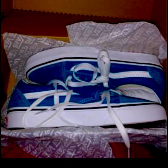 Vans - Picture 1 of 4